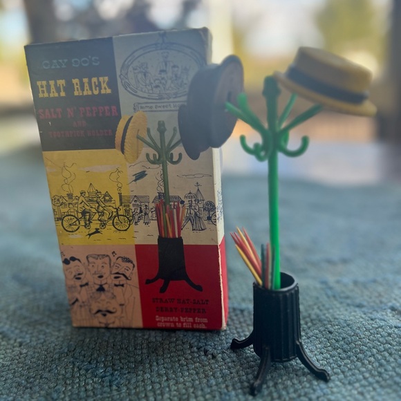 Vintage Salt and Pepper Shaker in original box - Picture 6 of 6